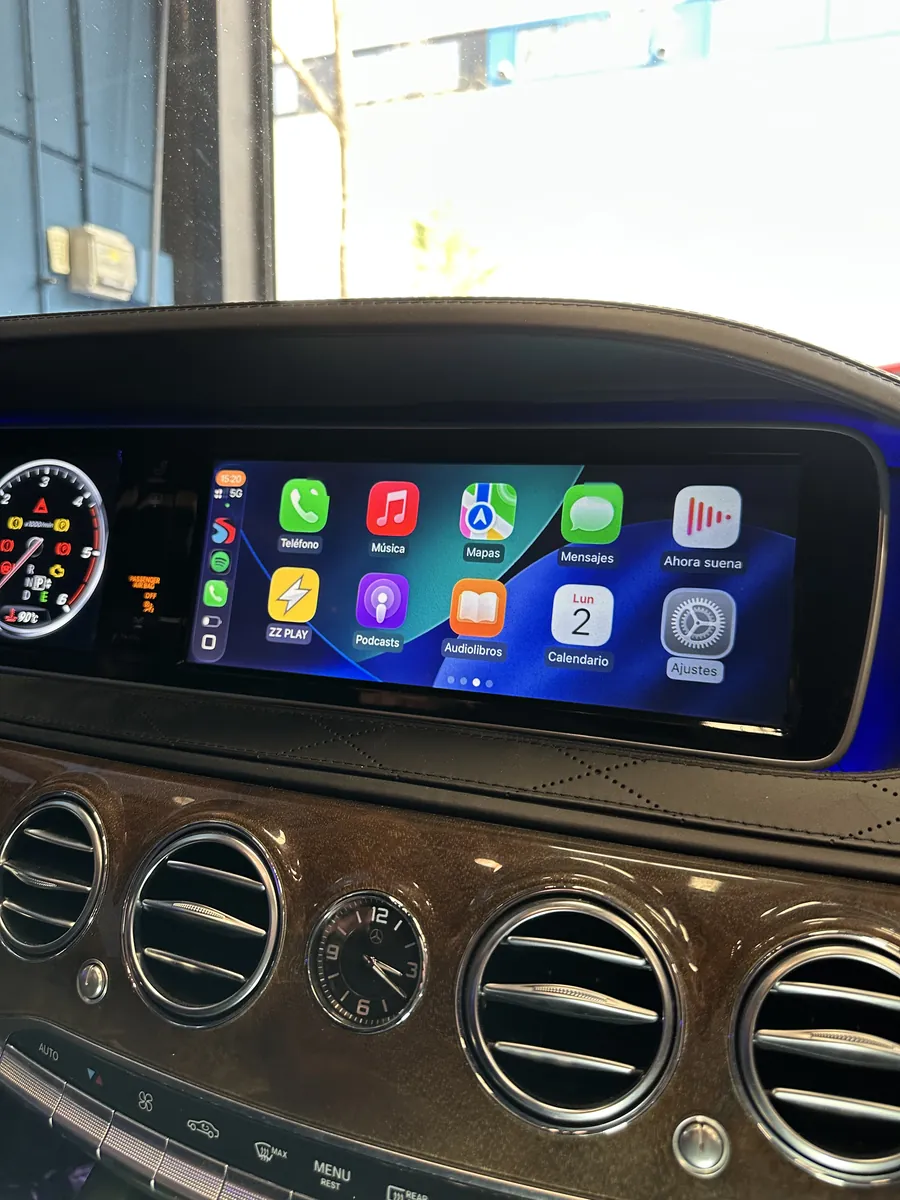 Interface CarPlay instalada en Mercedes-Benz