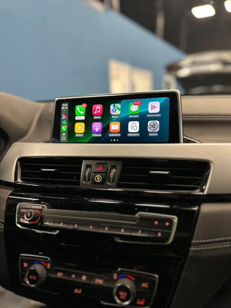 Interfaz CarPlay y Android Auto instalada en BMW con sistema EVO