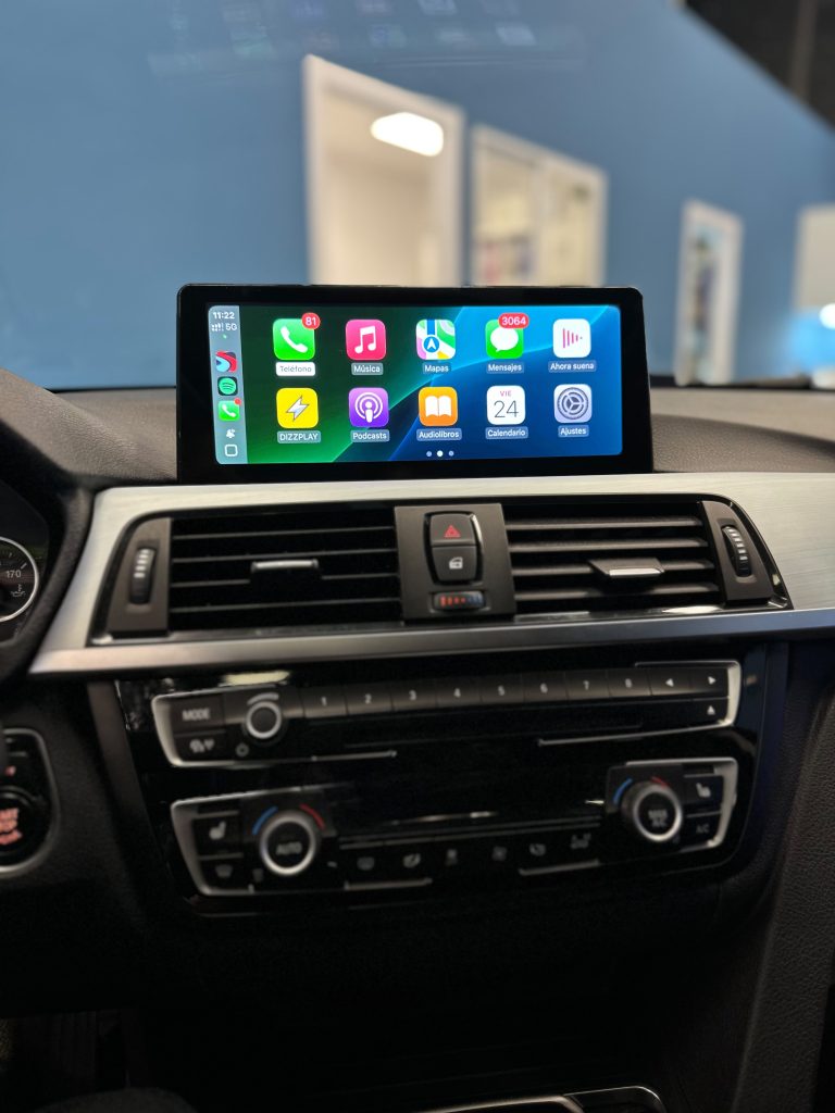 Pantalla ZZ2 con CarPlay instalada en BMW